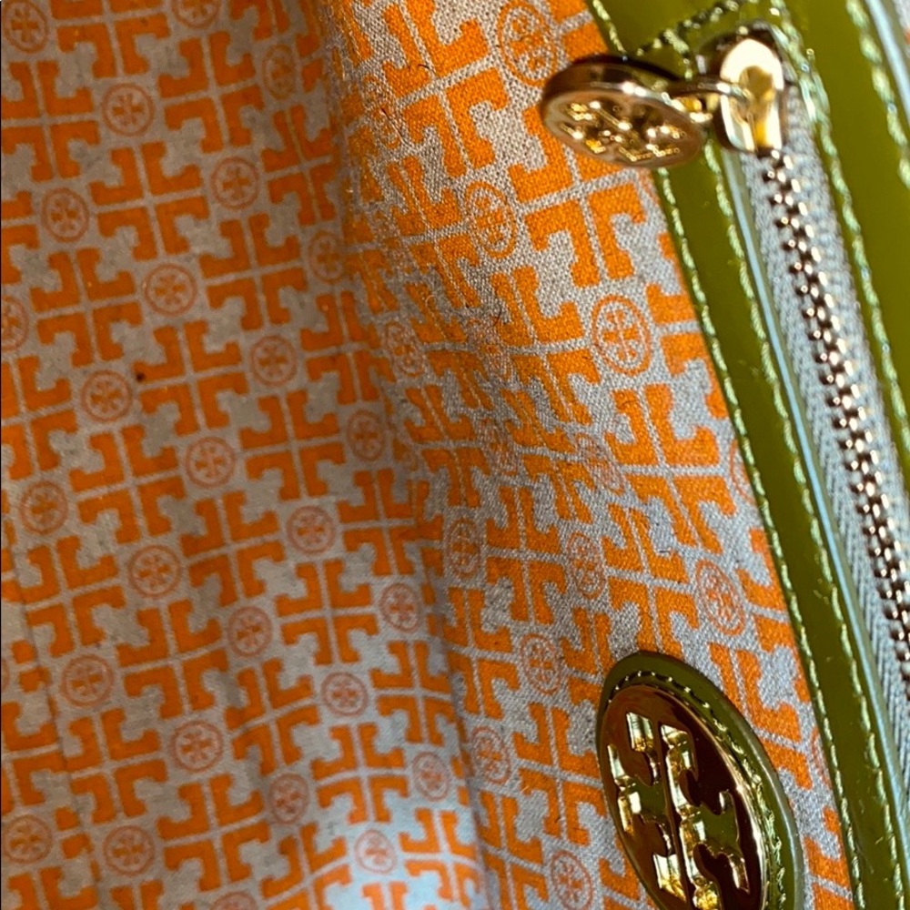 Sold 🤗Tory burch patent leather tote - Picture 8 of 16